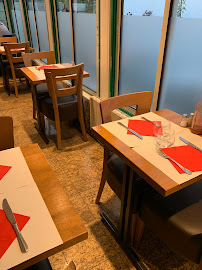 Atmosphère du Restaurant asiatique Le Royal à Chatou - n°9