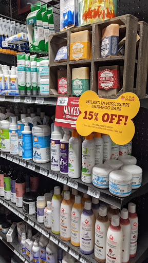 Pet Store «Hollywood Feed - Collierville, TN - Collierville», reviews and photos, 3615 S Houston Levee Rd, Collierville, TN 38017, USA