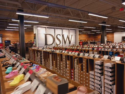Shoe Store «DSW Designer Shoe Warehouse», reviews and photos, 6971 Grand Ave, Gurnee, IL 60031, USA