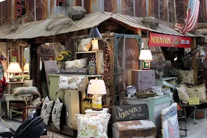Lakewood 400 Antiques Market image