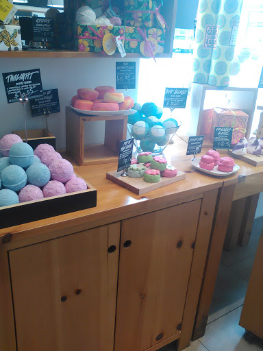Cosmetics Store «LUSH», reviews and photos, 4813 River City Dr, Jacksonville, FL 32246, USA