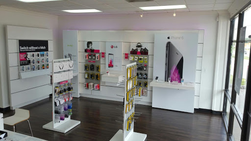 Cell Phone Store «T-Mobile», reviews and photos, 6311 Old FM 1488 Rd, Magnolia, TX 77354, USA