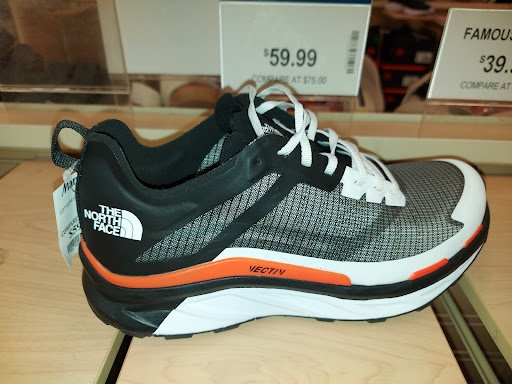 Shopping Mall «Berkshire Shopping Center», reviews and photos, 67 Newtown Rd, Danbury, CT 06810, USA