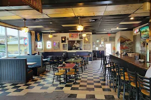 Momo's Pizza - Tennessee Street image