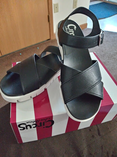 Shoe Store «Famous Footwear», reviews and photos, 8231 Old Troy Pike, Huber Heights, OH 45424, USA