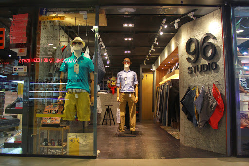 ร้านค้าเสื้อผ้าผู้ชาย กรุงเทพฯ