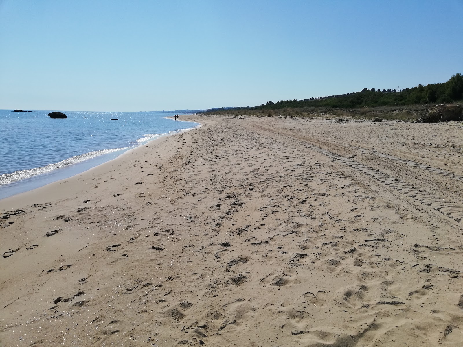 Φωτογραφία του Spiaggia di Petacciato Marina με μακρά ευθεία ακτή