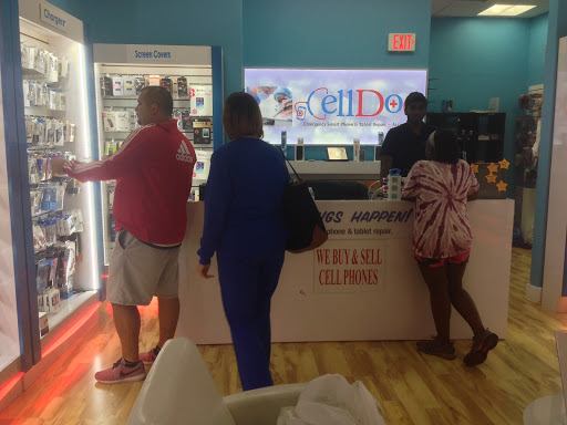 Phone Repair Service «Cell Doc - Woodbridge Center Phone Repair», reviews and photos, 250 Woodbridge Center Dr, Woodbridge, NJ 07095, USA