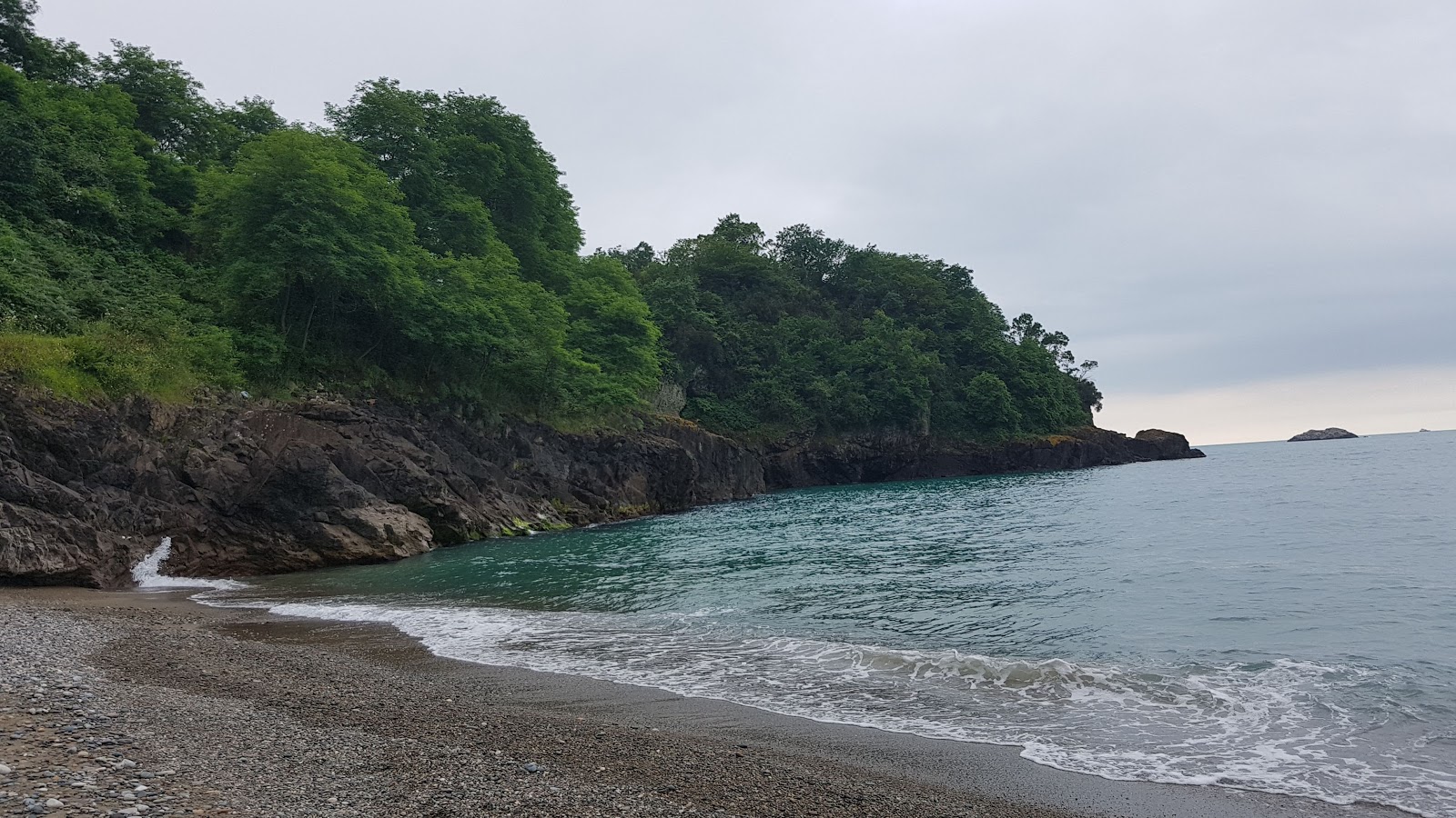 Photo de Kucukcay Beach avec l'eau turquoise de surface
