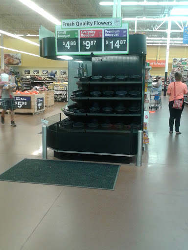 Department Store «Walmart Supercenter», reviews and photos, 30729 Lyon Center Dr, New Hudson, MI 48165, USA