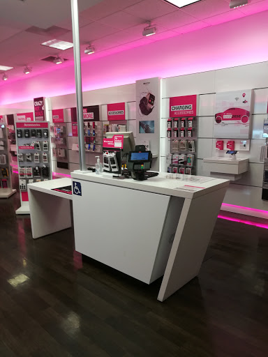 Cell Phone Store «T-Mobile», reviews and photos, 595 Coleman Ave #40, San Jose, CA 95110, USA