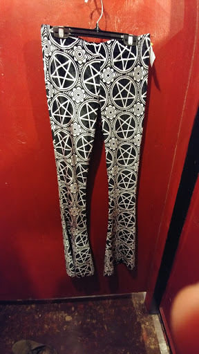 Used Clothing Store «Red Light Clothing Exchange», reviews and photos, 3590 SE Hawthorne Blvd, Portland, OR 97214, USA