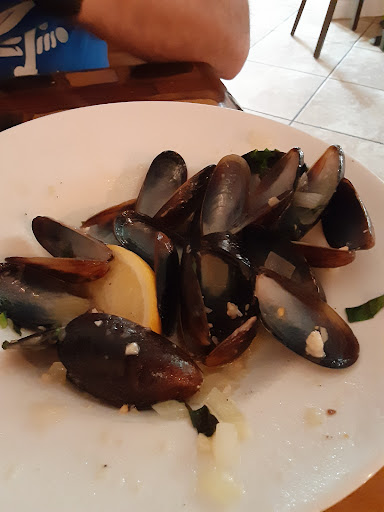 Seafood Restaurant «Sanibel Seafood Grille», reviews and photos, 2499 Periwinkle Way, Sanibel, FL 33957, USA