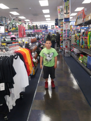Sporting Goods Store «Big 5 Sporting Goods», reviews and photos, 11310 Crenshaw Blvd, Inglewood, CA 90303, USA