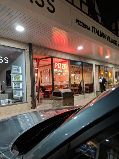 Shopping Mall «Golden Horseshoe Shopping Center», reviews and photos, 1088 Wilmot Rd, Scarsdale, NY 10583, USA