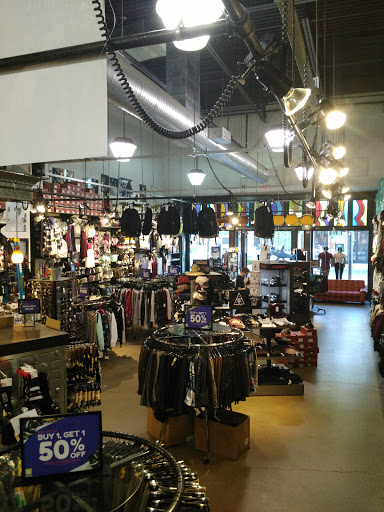 Clothing Store «Zumiez», reviews and photos, 2275 NW Allie Ave #953, Hillsboro, OR 97124, USA