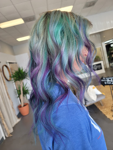 Hair Salon «The Urban Revival Boutique, Style Bar & Salon», reviews and photos, 2903 N Patterson St, Valdosta, GA 31602, USA