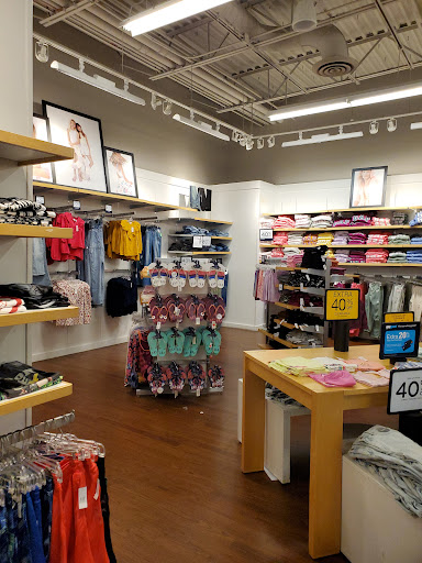 Clothing Store «Gap Outlet», reviews and photos, 1000 PA-611, Tannersville, PA 18372, USA