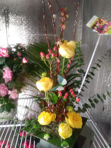 Florist «K & M Floral & Interior Plant Designs», reviews and photos, 537 Main St, Woodland, CA 95695, USA
