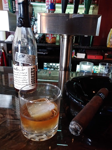 Cigar Shop «Puffs-n-Stuff Cigars and Bar», reviews and photos, 6302 Robinson Centre Drive, Pittsburgh, PA 15205, USA