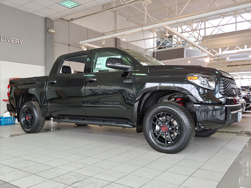 Toyota Dealer «Oakbrook Toyota», reviews and photos, 550 E Ogden Ave, Westmont, IL 60559, USA