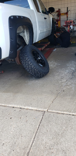 Tire Shop «Discount Tire Store - Center Line, MI», reviews and photos, 26805 Van Dyke, Center Line, MI 48015, USA