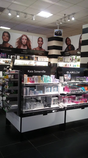 Shopping Mall «North Riverside Park Mall», reviews and photos, 7501 W Cermak Rd, N Riverside, IL 60546, USA