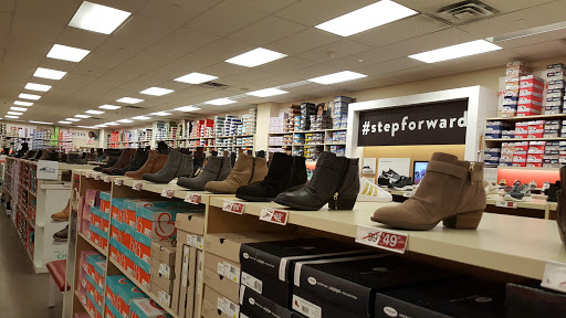 Shoe Store «Famous Footwear», reviews and photos, 40-24 College Point Blvd, Flushing, NY 11354, USA