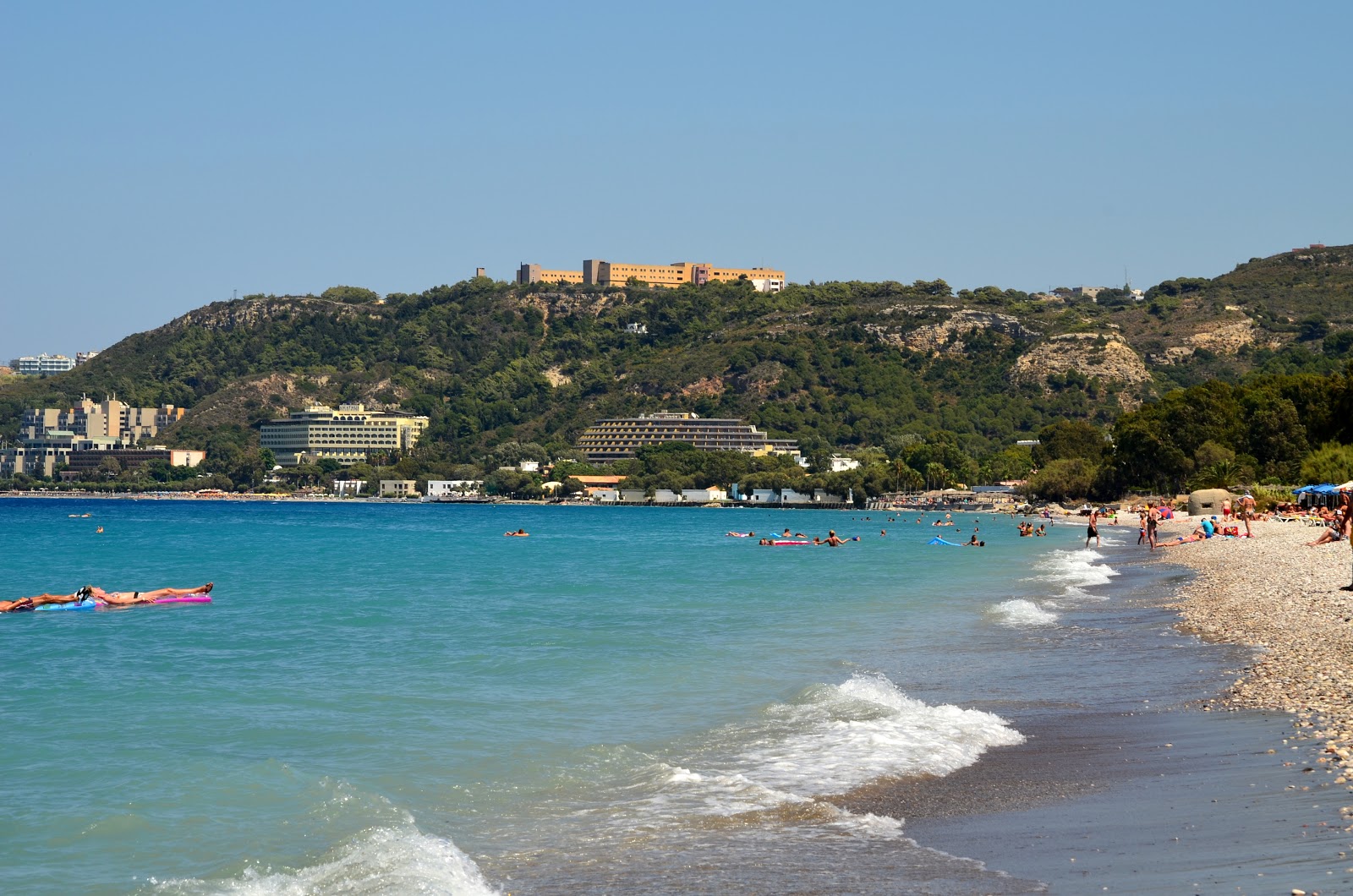 Φωτογραφία του Ialysos Bay Beach με ψιλή άμμος και βότσαλο επιφάνεια