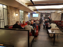 Atmosphère du Restaurant français Café | Restaurant Le Suisse à Saint-Jean-de-Luz - n°4