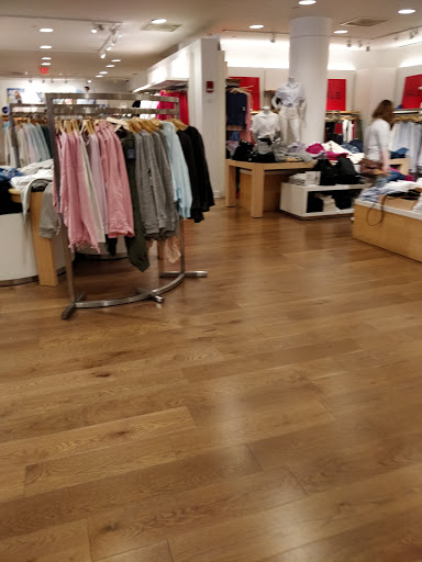 Clothing Store «Gap», reviews and photos, 200 State St, Boston, MA 02109, USA