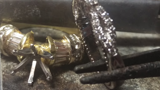 Wholesale Jeweler «Rons Jewelers», reviews and photos, 980 N Western Ave #1, San Pedro, CA 90732, USA