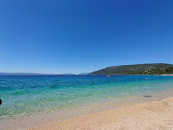 Kovacine beach'in fotoğrafı - rahatlamayı sevenler arasında popüler bir yer