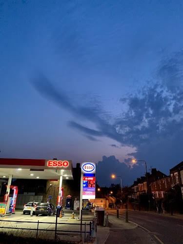 Reviews of ESSO MFG PLUMSTEAD COMMON in London - Gas station