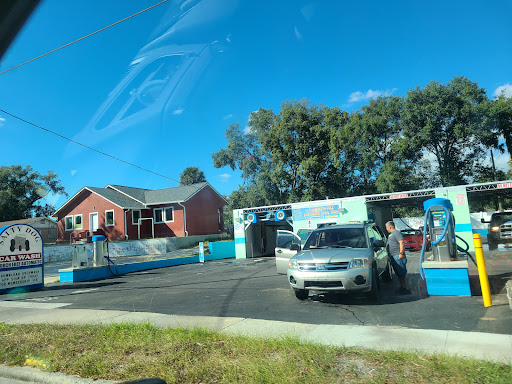 Salty Dog Car Wash - E New York en DeLand