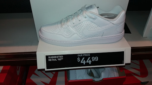 Clothing Store «Nike Factory Store», reviews and photos, 2210 Tanger Blvd #225, Gonzales, LA 70737, USA