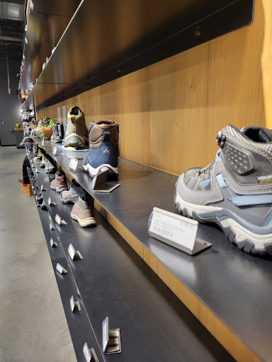 Outdoor Sports Store «REI», reviews and photos, 161 Town Square Pl, King of Prussia, PA 19406, USA