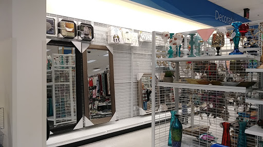 Clothing Store «Ross Dress for Less», reviews and photos, 1023 Edwards Ferry Rd NE, Leesburg, VA 20176, USA