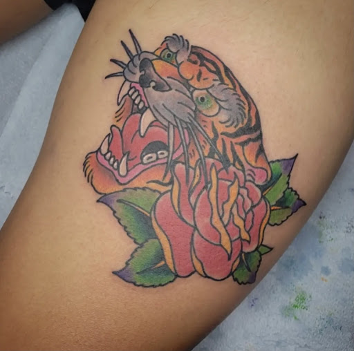 Explore around the knee tattoo ideas, creative tattoo ideas in Libertyville, available at Lucky Seven Tattoo