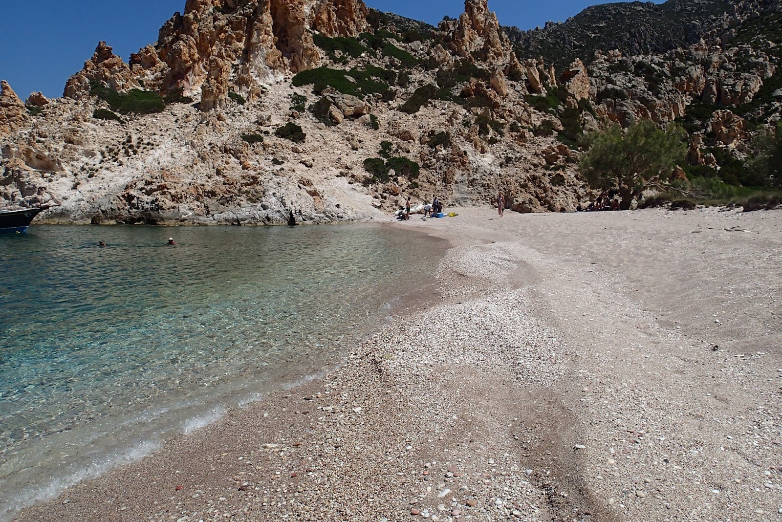 Foto di Ammoura beach con molto pulita livello di pulizia