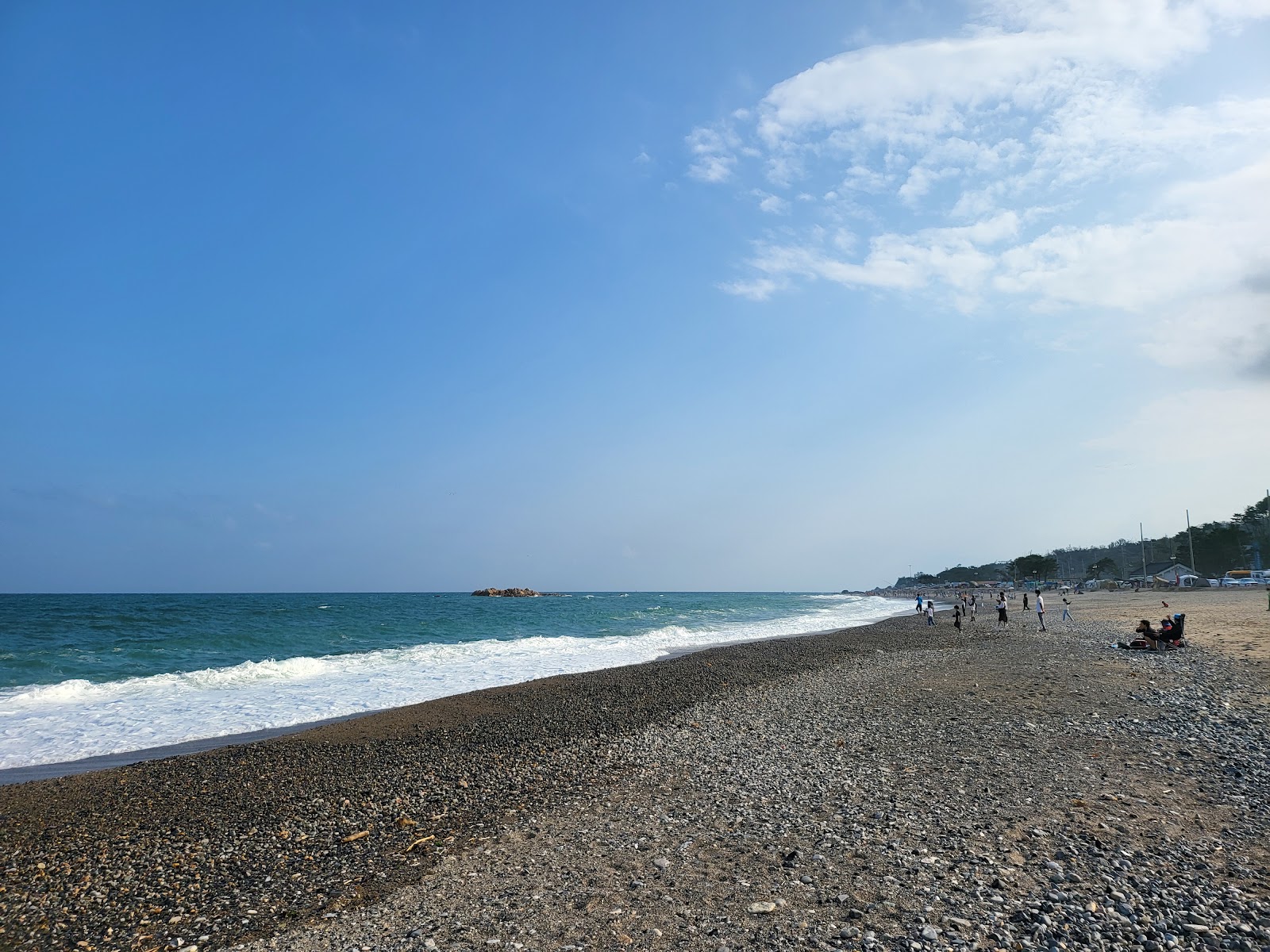 Foto av Bonggil Beach med lång rak strand
