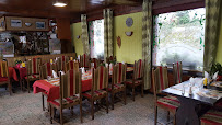 Atmosphère du Restaurant français La Guinguette Auvergnate à Villeneuve-Saint-Georges - n°19