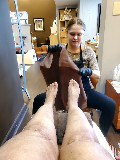 Day Spa «A White Pond Paradise Salon & Day Spa», reviews and photos, 566 White Pond Dr, Akron, OH 44320, USA