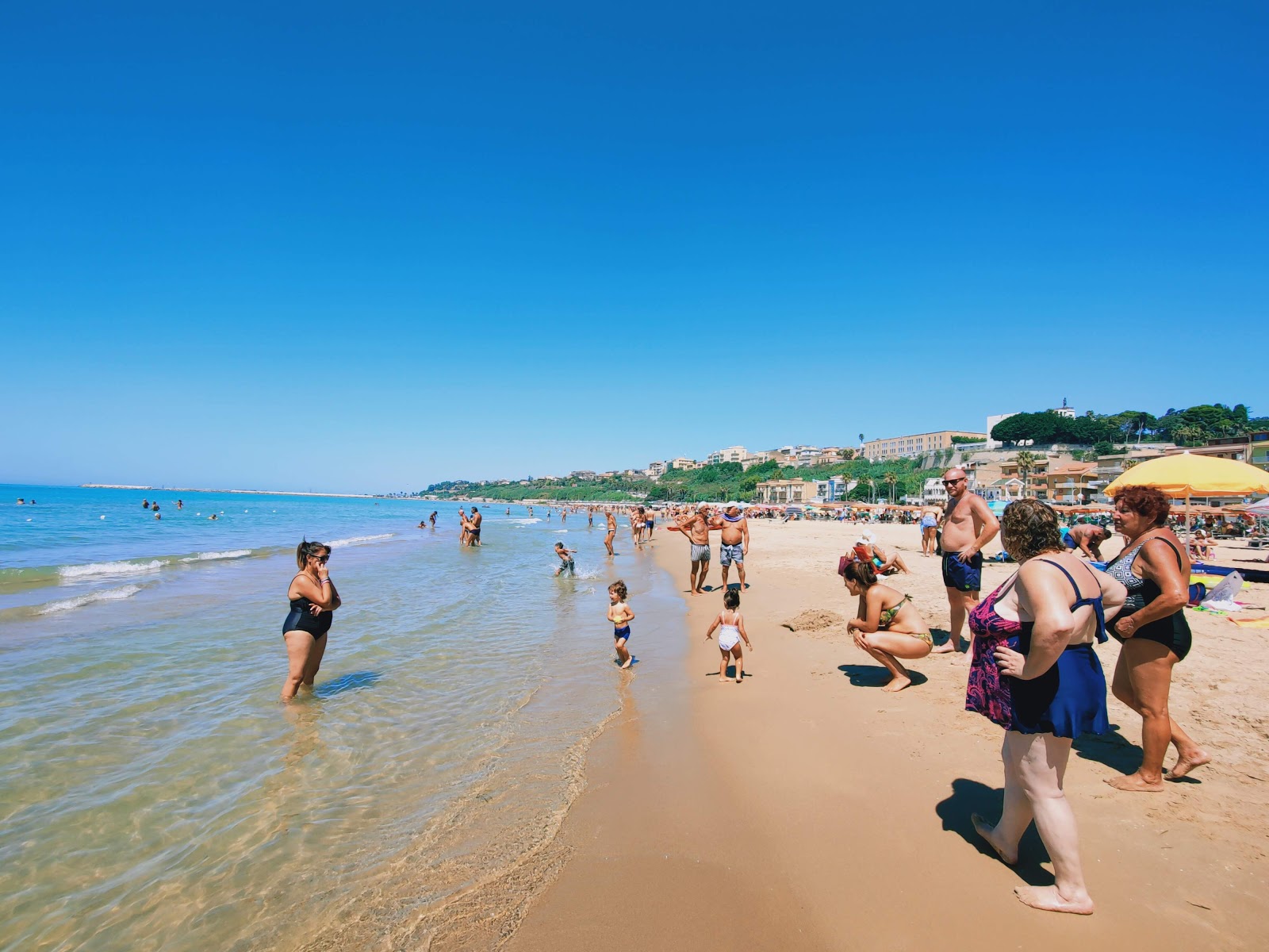 Foto van Spiaggia Di Gela met hoog niveau van netheid