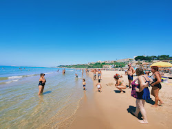 Photo de Spiaggia Di Gela zone des équipements