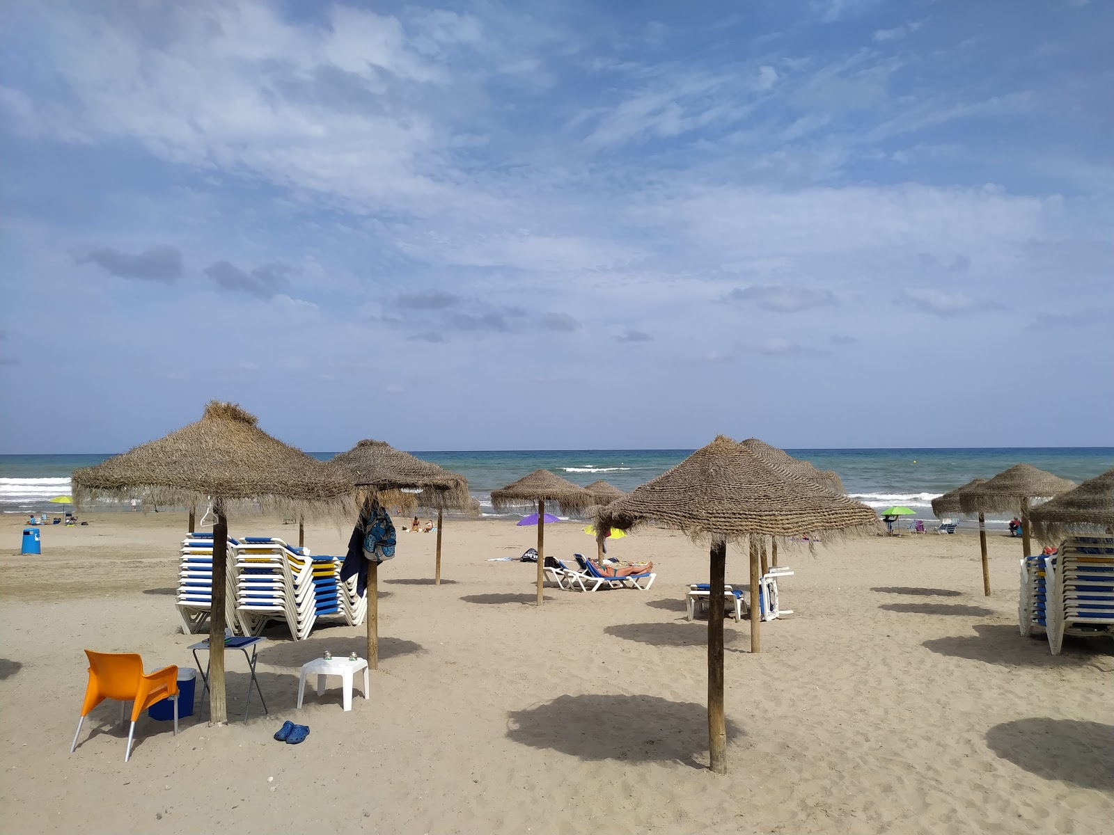 Valokuva Playa de les Amplariesista. ja asutus