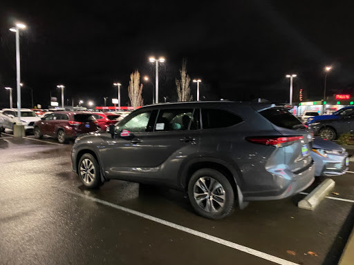 Toyota Dealer «Royal Moore Toyota», reviews and photos, 1415 SE River Rd, Hillsboro, OR 97123, USA