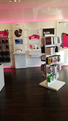 Cell Phone Store «T-Mobile», reviews and photos, 13133 US-301, Riverview, FL 33578, USA