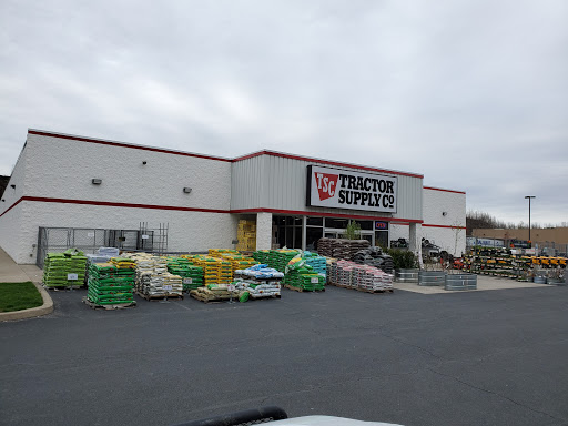 Tractor Supply Co., 550 Terry Rich Blvd, St Clair, PA 17970, USA, 