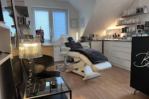Scalp Beautyline Deutschland - Haarpigmentierung - Paramedizinische Brustpigmentation - Permanent Make Up image